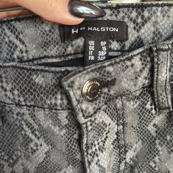 H by HALSTON women’s jeans, size 0Petite - Picture 2 of 9